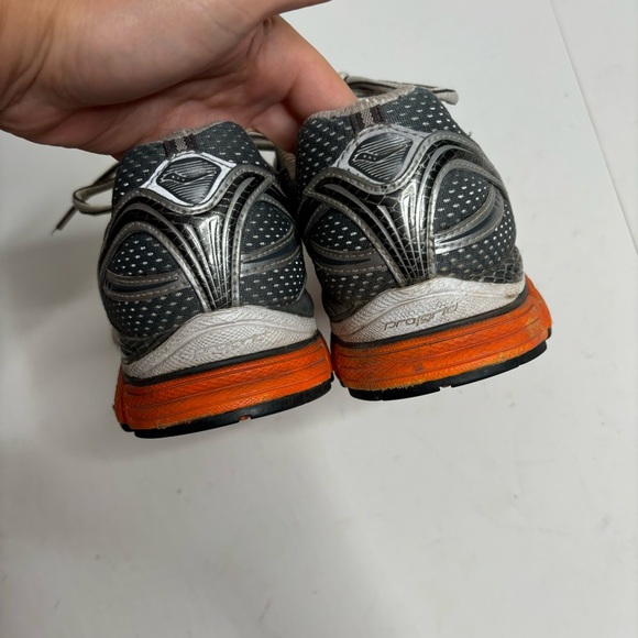 Saucony grey and orange running shoes 8 - Picture 3 of 5
